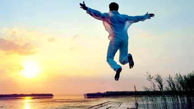 怎么踩篮球教程(篮球怎么打气教程)